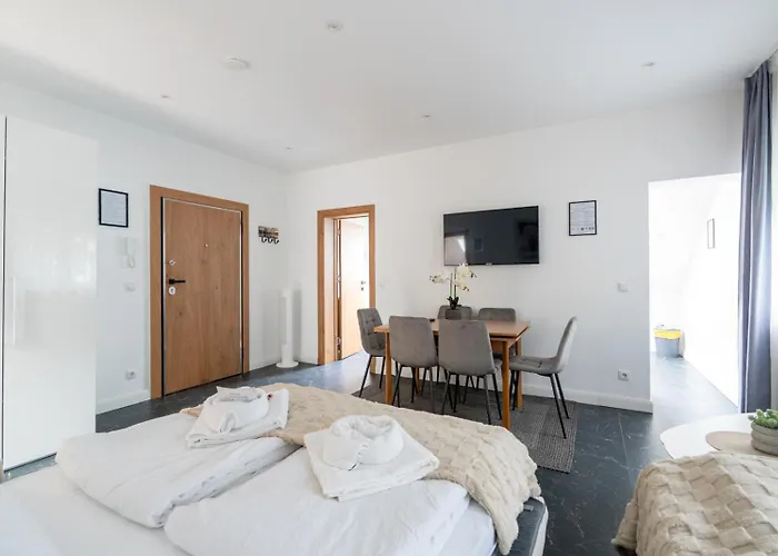 Near Vienna - 60m2 - 6 Guests - Self Check-in - Parking Apartment *