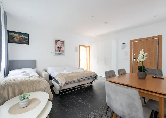 Near Vienna - 60m2 - 6 Guests - Self Check-in - Parking Apartment *