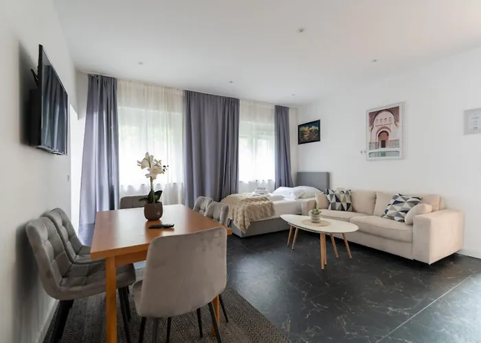 Near Vienna - 60m2 - 6 Guests - Self Check-in - Parking