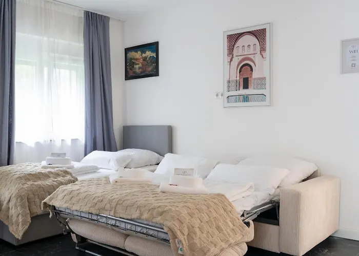 Near Vienna - 60m2 - 6 Guests - Self Check-in - Parking *